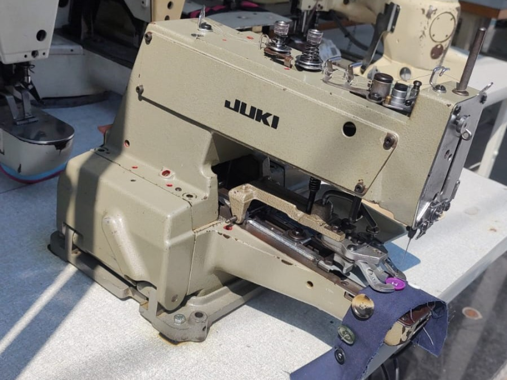 Máquina de Costura Botoneira na A.R Máquinas