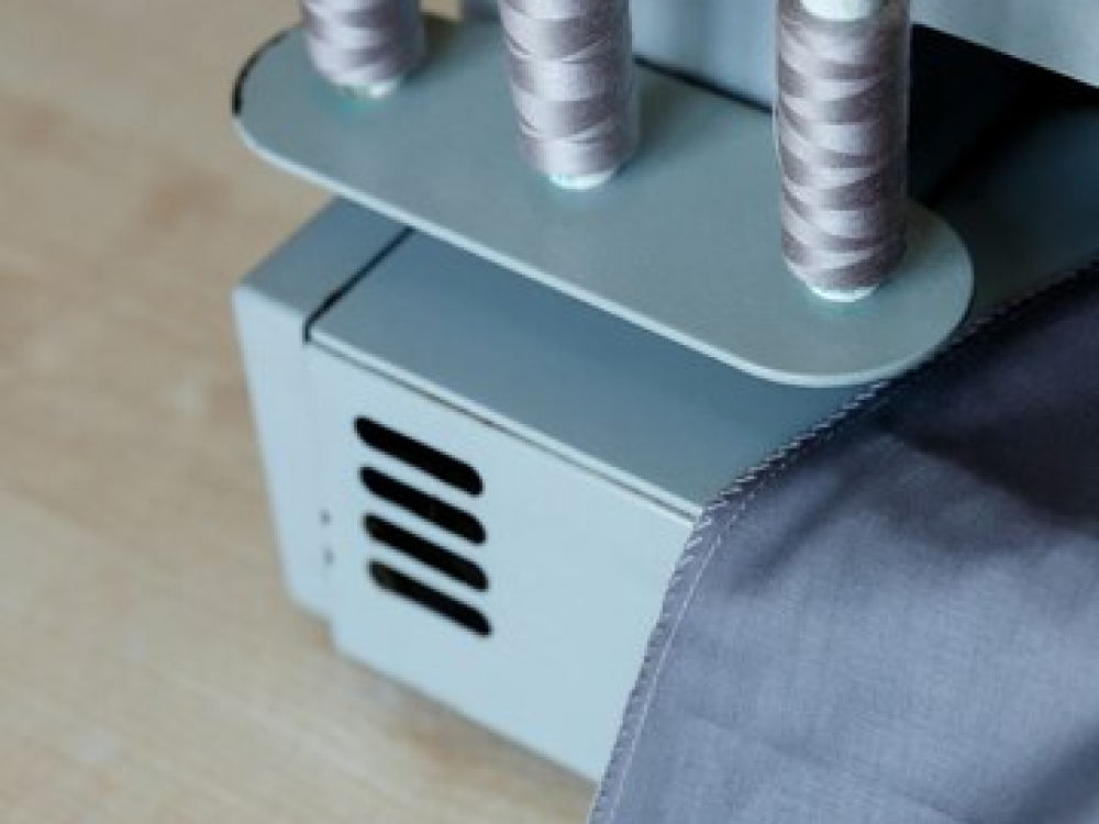 Máquina de costura Overlock